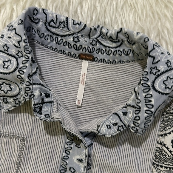Free people all patched up Womans chambray button down shirt size xs - Picture 4 of 9